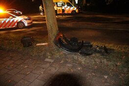 Auto tegen boom in Aerdenhout, bestuurder gewond