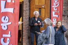"Volle bak" bij voorstelling Theo Maassen. Gemeente Haarlem houdt situatie in de gaten