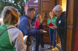 "Volle bak" bij voorstelling Theo Maassen. Gemeente Haarlem houdt situatie in de gaten