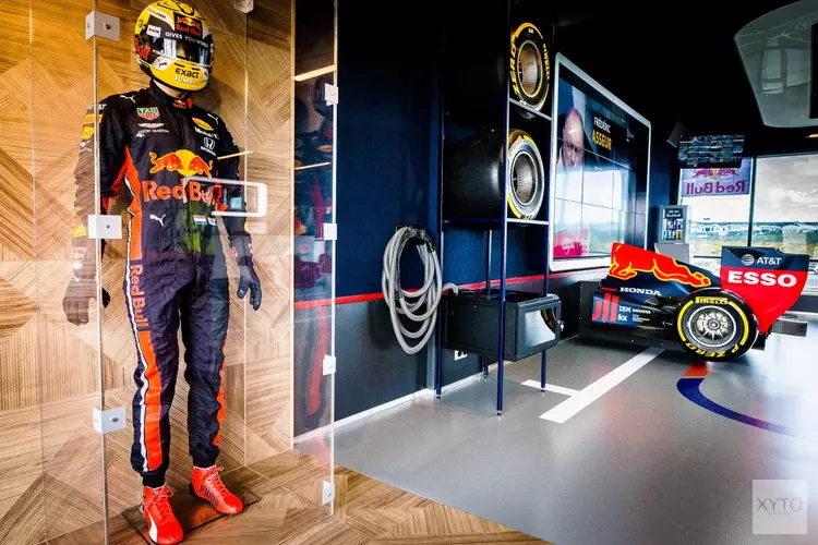 Stembureau in Red Bull lounge op circuit Zandvoort