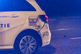 Politie schiet na achtervolging waarbij op politiewagen is ingereden