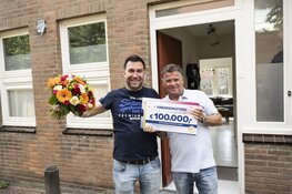 Danielle uit Zandvoort wint 100.000 euro bij VriendenLoterij