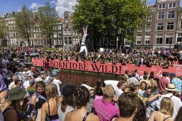 Canal Parade Pride Amsterdam in volle gang (fotoalbum)