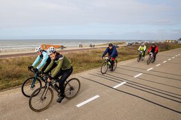 4.000 deelnemers trappen fietsseizoen af in razendsnel Zandvoort