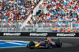 Verstappen wint in Miami na inhaalrace