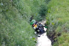 Motorrijder vliegt uit bocht in Vogelenzang