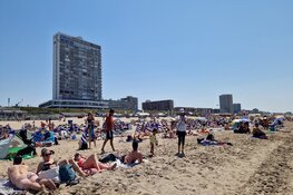 Zomerse warmte zorgt voor drukte in Zandvoort