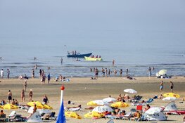 Warmte zorgt voor drukte op strand Zandvoort