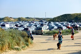 Warmte zorgt voor drukte op strand Zandvoort