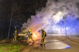 Bestelwagen door brand verwoest in Bennebroek