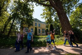 Zonnige 3e editie KiKa Haarlem City Walk laat 8.100 wandelaars stralen