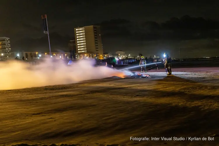 Brandje op strand van Zandvoort