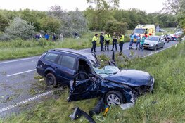 Auto crasht op Zeeweg in Overveen