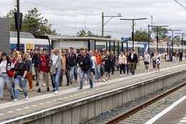 Drukte op station Zandvoort voor Formule 1 weekend