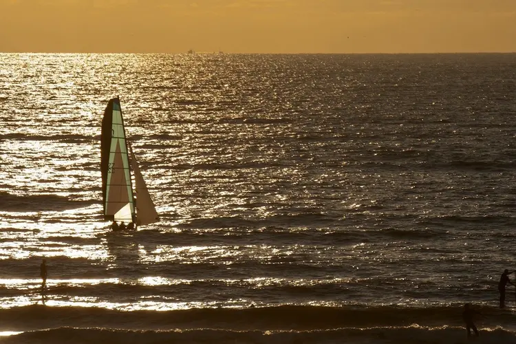 Zandvoorters zoeken ontspanning aan het strand én achter het scherm