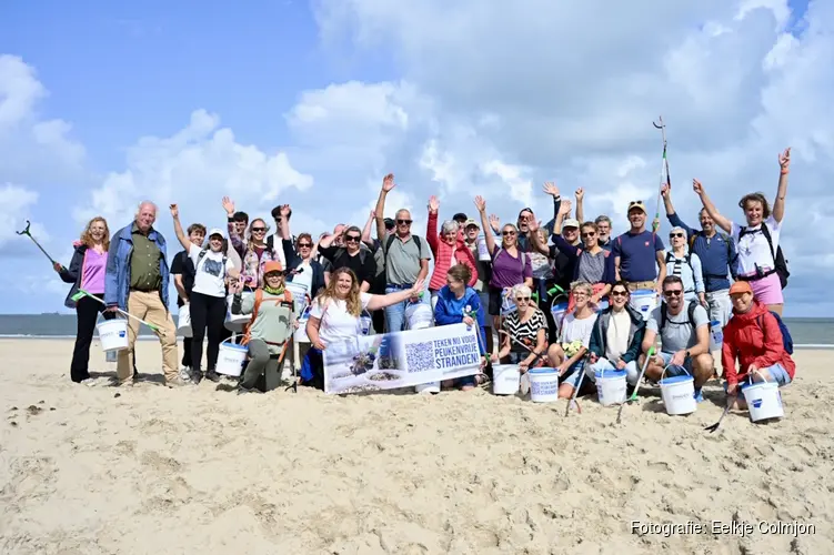 Stichting De Noordzee haalt 4.633 kilo en 51.863 peuken van Noordzeestranden