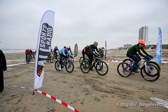 Zondag 8 november, fiets of ren op het strand van Zandvoort!