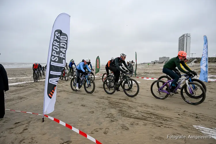 Zondag 8 november, fiets of ren op het strand van Zandvoort!