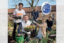 De Blauwe Tram zet de bloemetjes buiten met NL DOET!