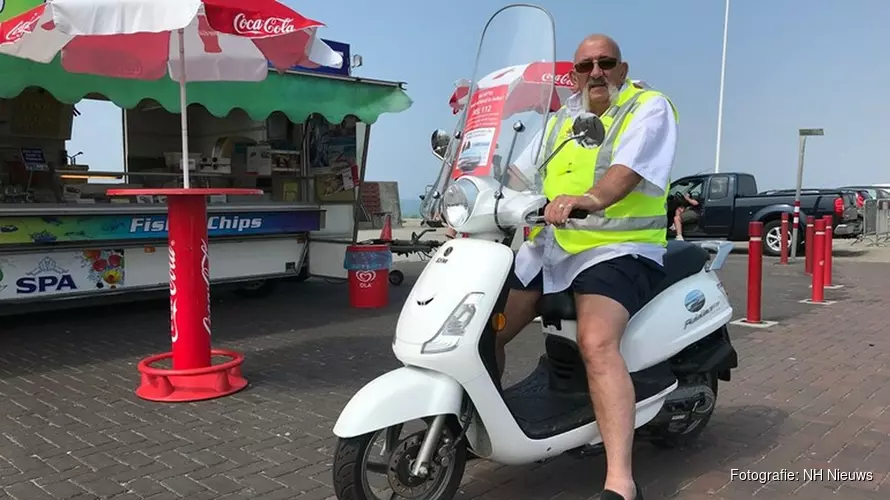 Zandvoorter Tonny Haak redt honden uit bloedhete auto&#39;s
