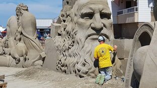 Noord-Hollandse kunstenaar grijpt naast prijzen tijdens EK Zandsculpturen 2018 in Zandvoort
