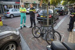 Fietser botst op auto op de Grote Krocht in Zandvoort