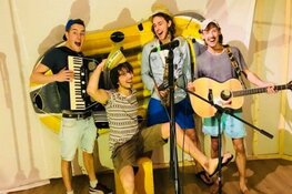 ‘Mooi weer op straat’ treedt op in Amsterdam Beach Hotel