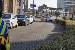 Wielrenner gewond na botsing tegen openslaande deur in Zandvoort