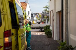 Bedrijfswagen klem na ongeval Rozenobelstraat Zandvoort