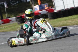 Karter Lester Ellenkamp doet het ongelooflijke: van de laatste naar de eerste plaats; eerste keer podium in NK!