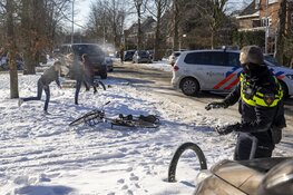 Brand bij werkzaamheden in Heemstede, sneeuwballen gevecht met agent