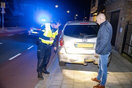 Veel schade na botsing voor zebrapad in Vogelenzang