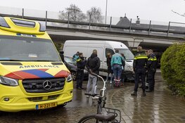 Busje en auto in botsing op de Oranje Nassaulaan in Overveen