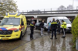 Busje en auto in botsing op de Oranje Nassaulaan in Overveen