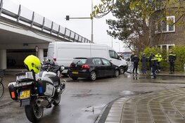 Busje en auto in botsing op de Oranje Nassaulaan in Overveen