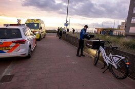 Pizzabezorger onderuit op de Boulevard Barnaart in Zandvoort