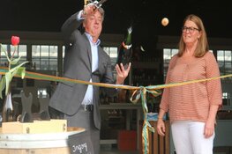 Burgemeester opent Wijn aan Zee in stationsgebouw