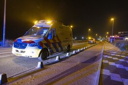 Weer scooterrijder onderuit door stenen paaltjes langs boulevard