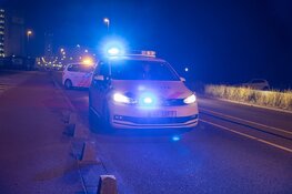 Weer scooterrijder onderuit door stenen paaltjes langs boulevard